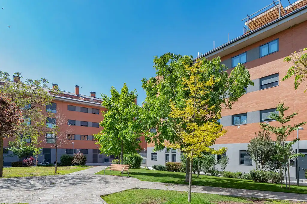 Vista exterior de Piso en venta en Pinto con Trastero y Piscina