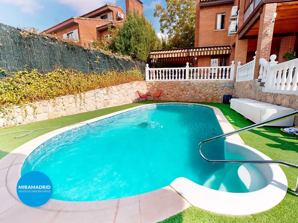 Piscina de Casa adosada en venda en Altos de Jarama