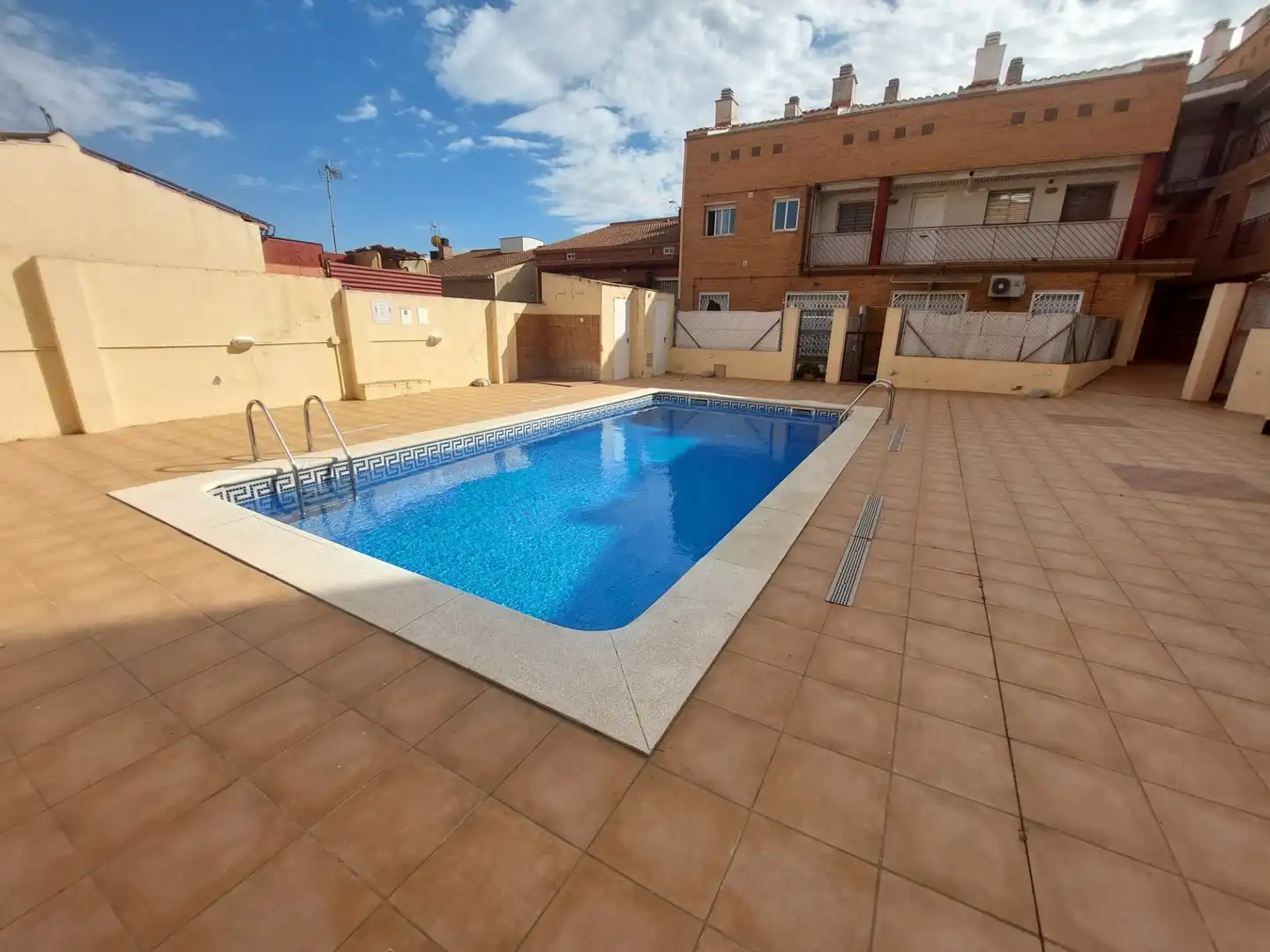 Schwimmbecken von Maisonette zum Verkauf in Rubí mit Klimaanlage, Heizung und Terrasse