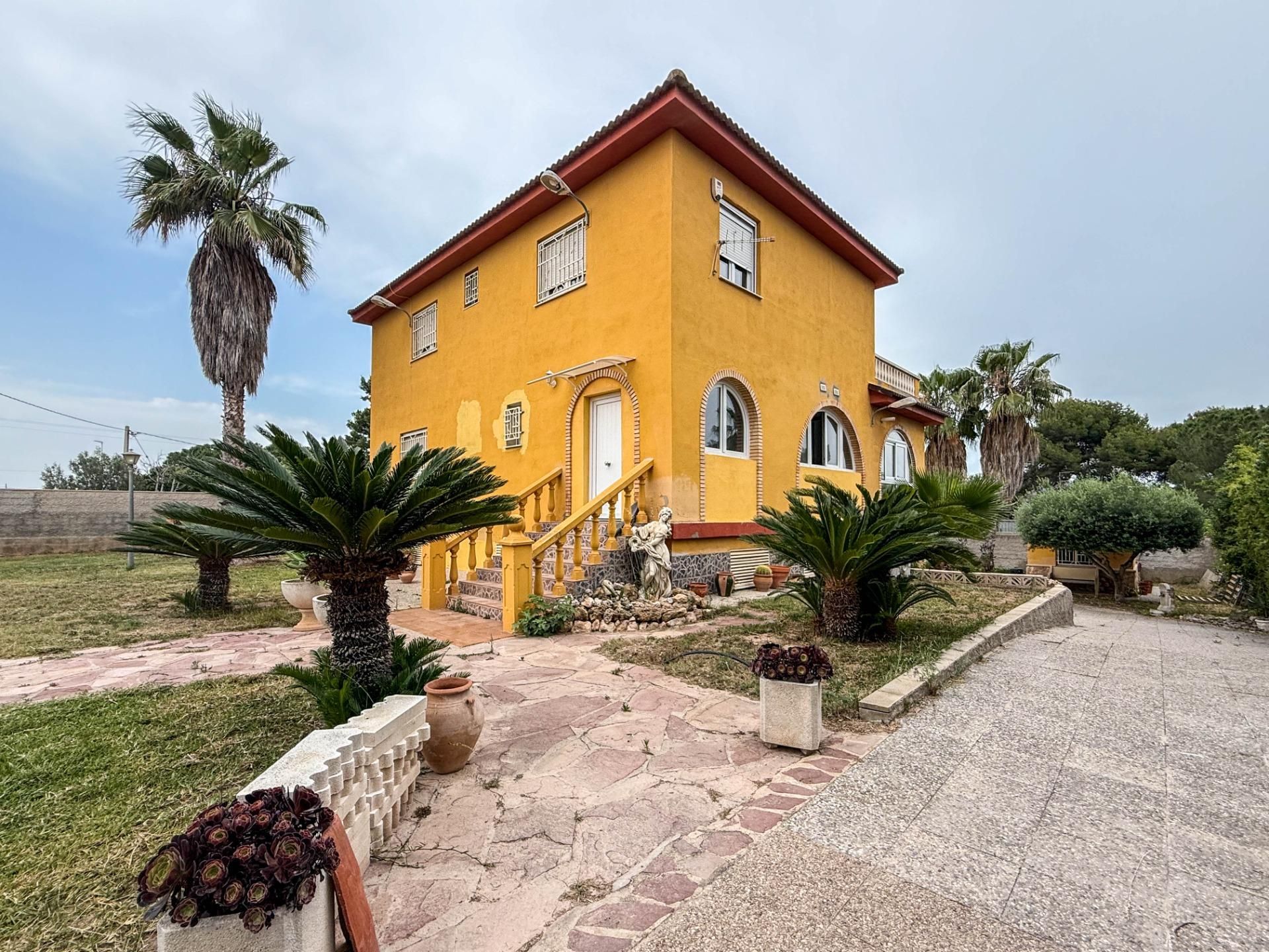 Vista exterior de Casa o xalet en venda en Riba-roja de Túria amb Aire condicionat, Jardí privat i Parquet