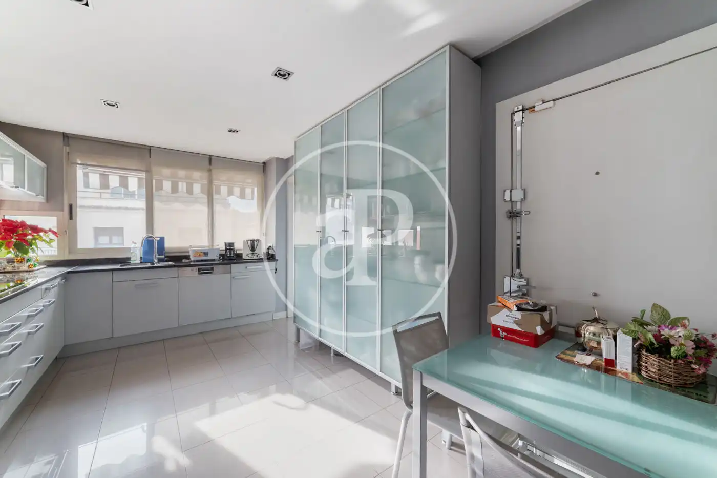 Cocina de Dúplex en venta en Madrid con Aire acondicionado, Calefacción y Jardín privado