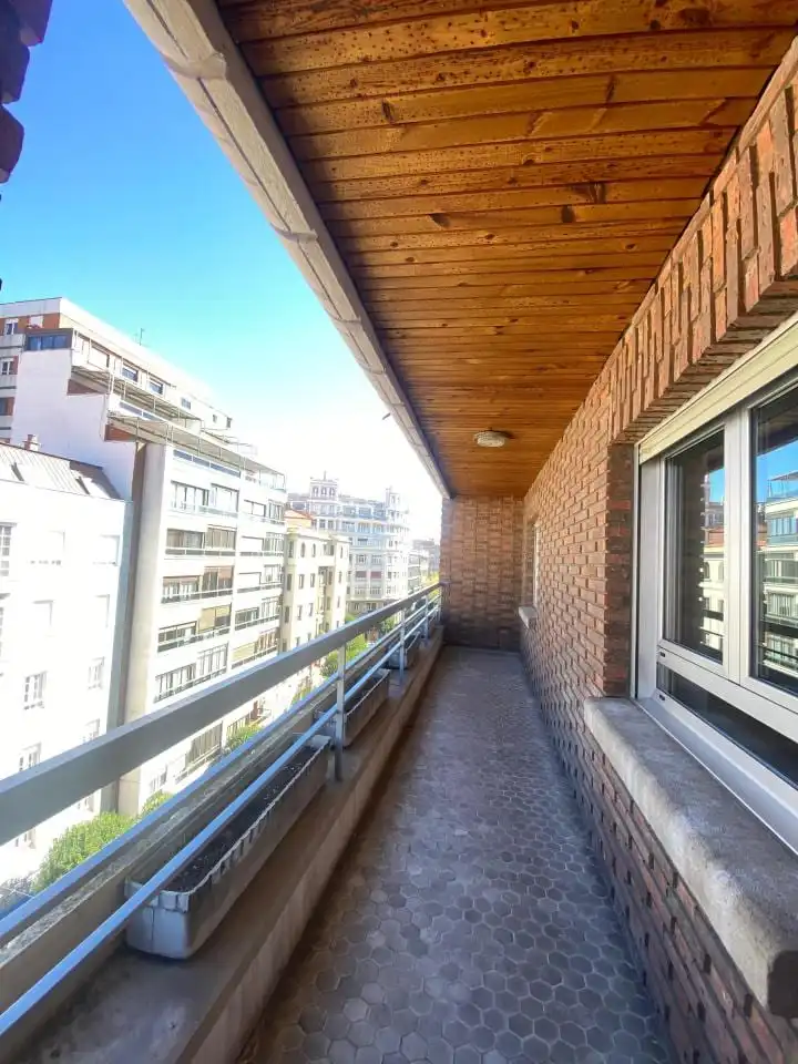 Terrassa de Pis en venda en León Capital  amb Calefacció, Parquet i Terrassa