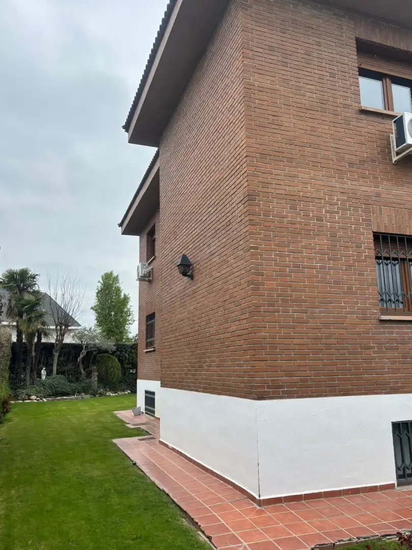 Vista exterior de Casa o xalet en venda en Pozuelo de Alarcón amb Aire condicionat, Calefacció i Jardí privat