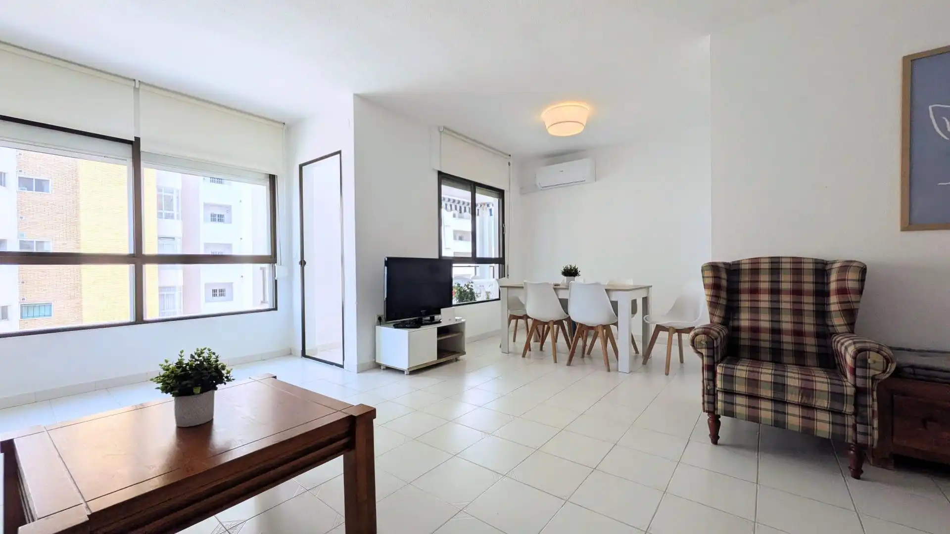 Wohnzimmer von Wohnungen zur Miete in Fuengirola mit Klimaanlage, Heizung und Privatgarten