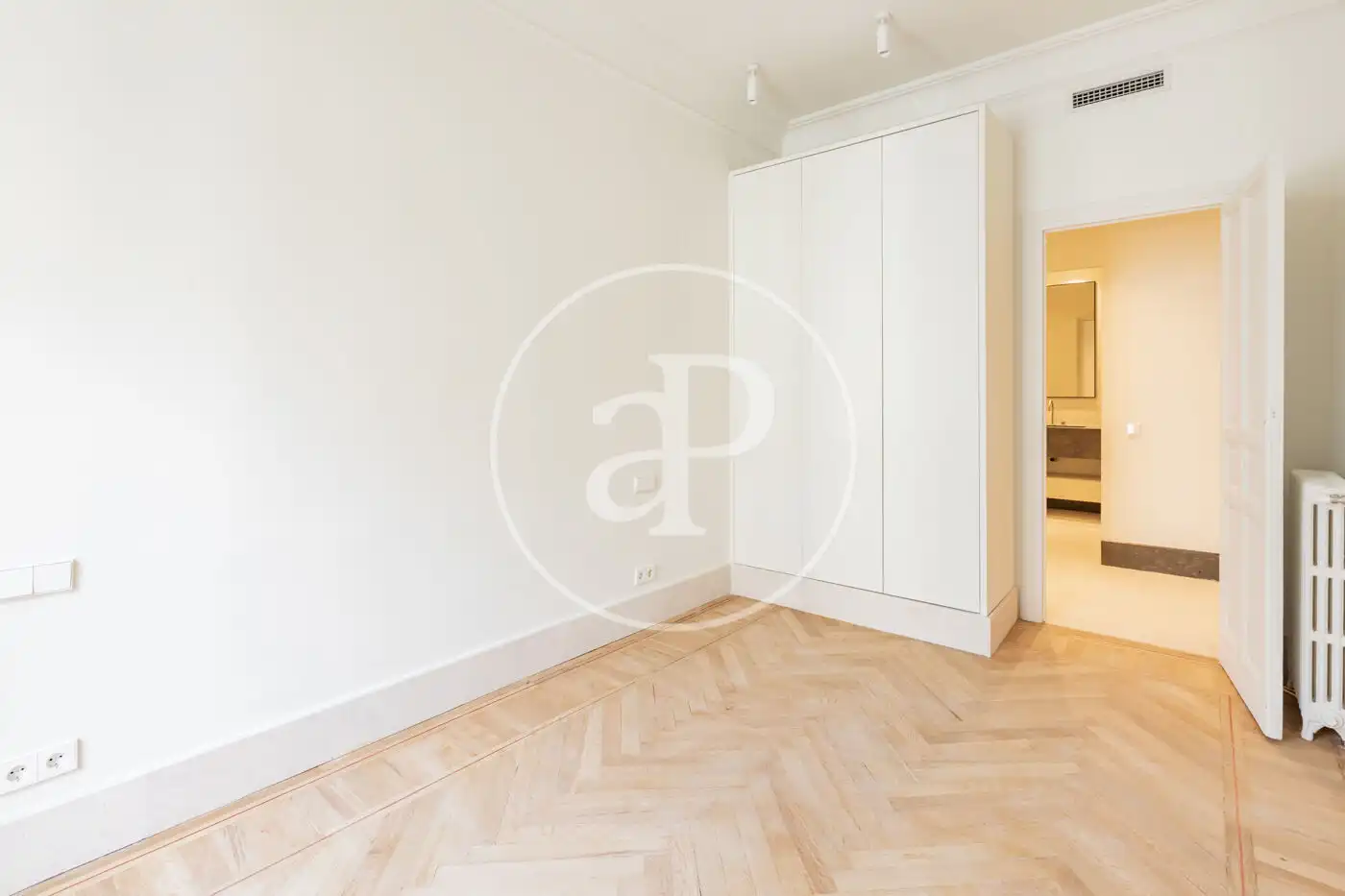 Schlafzimmer von Wohnung zur Miete in Madrid mit Klimaanlage, Heizung und Möbliert
