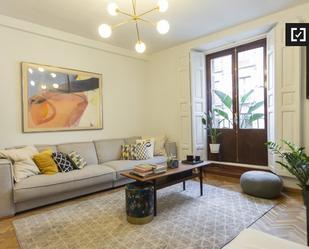 Living room of Flat to rent in  Madrid Capital  with Air Conditioner, Heating and Furnished