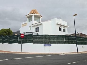 Casa amb jardí en venda a Montebello - Nou Espai