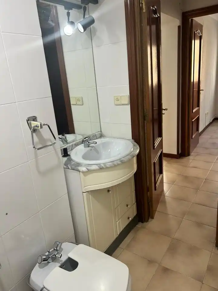 Baño de Piso de alquiler en Madrid con Calefacción, Amueblado y Se aceptan mascotas