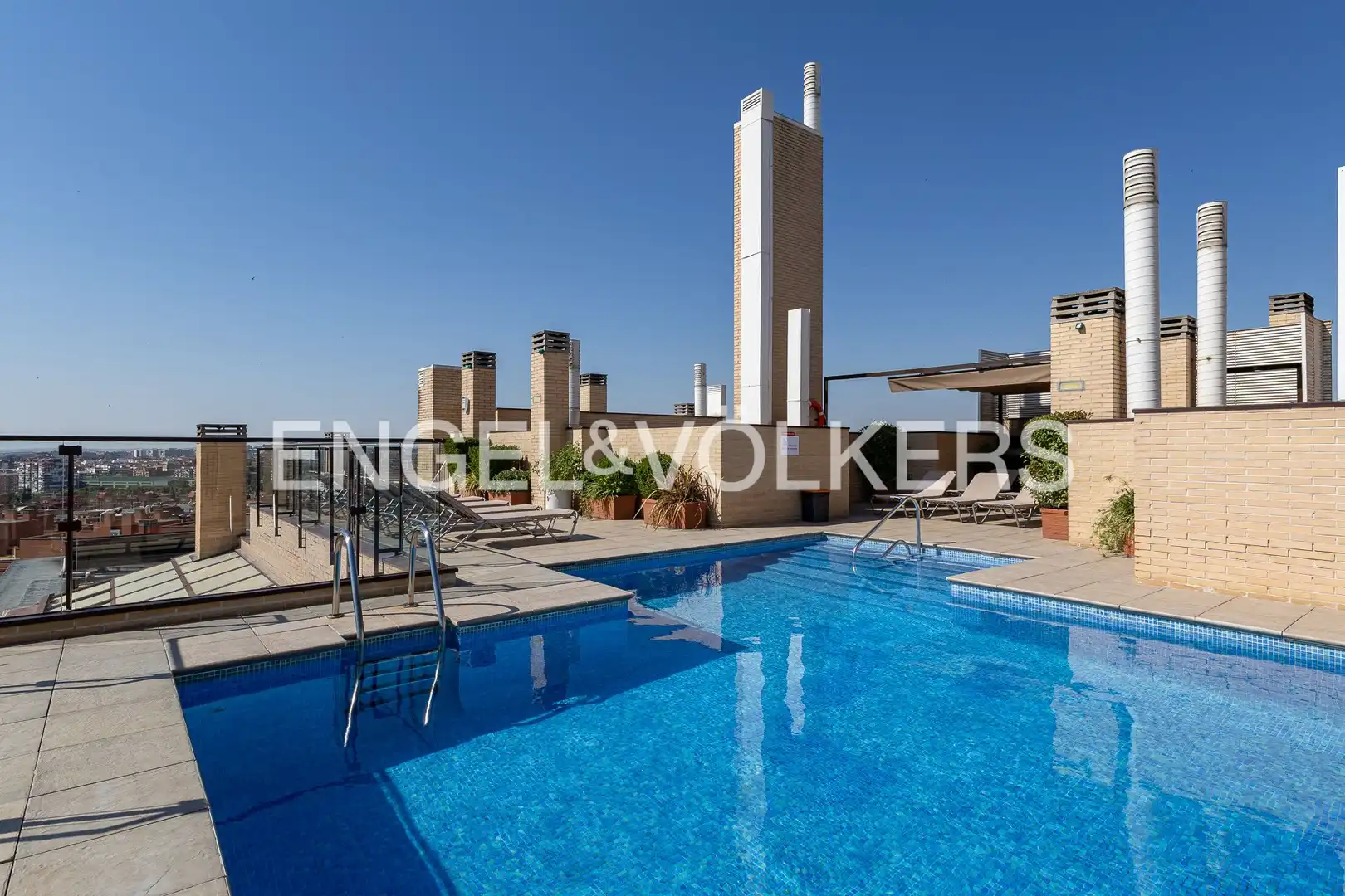 Piscina de Pis en venda en Madrid amb Aire condicionat, Calefacció i Parquet