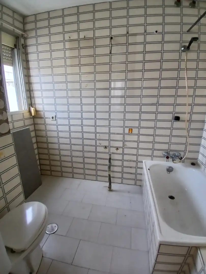 Baño de Piso en venta en El Puerto de Santa María con Balcón y Alarma