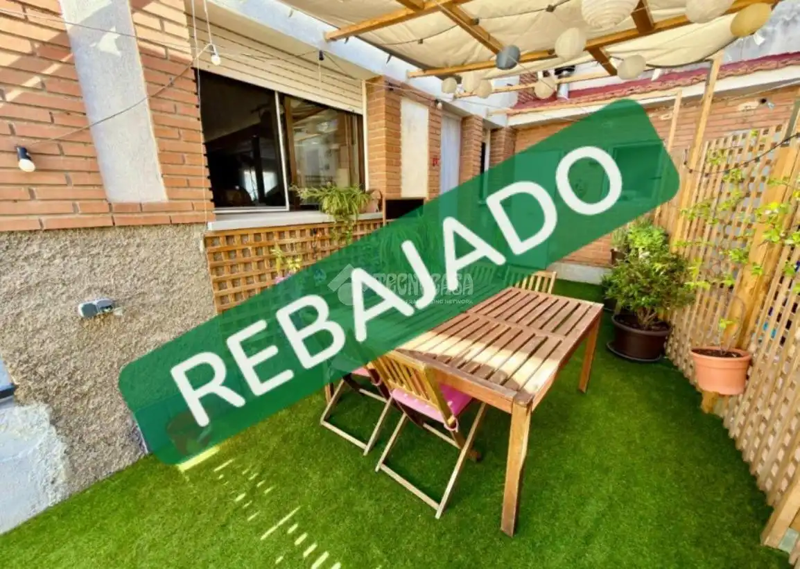 Casa aparellada en venda a Cabanillas del Campo