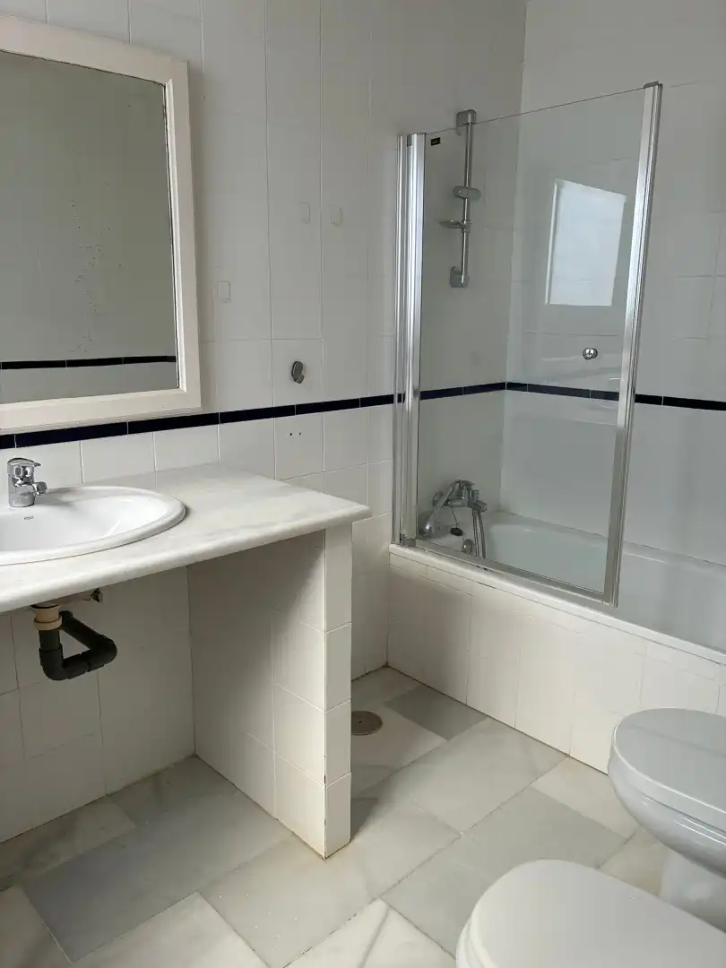 Baño de Casa o chalet de alquiler en Bollullos de la Mitación con Horno, Lavadora y Balcón