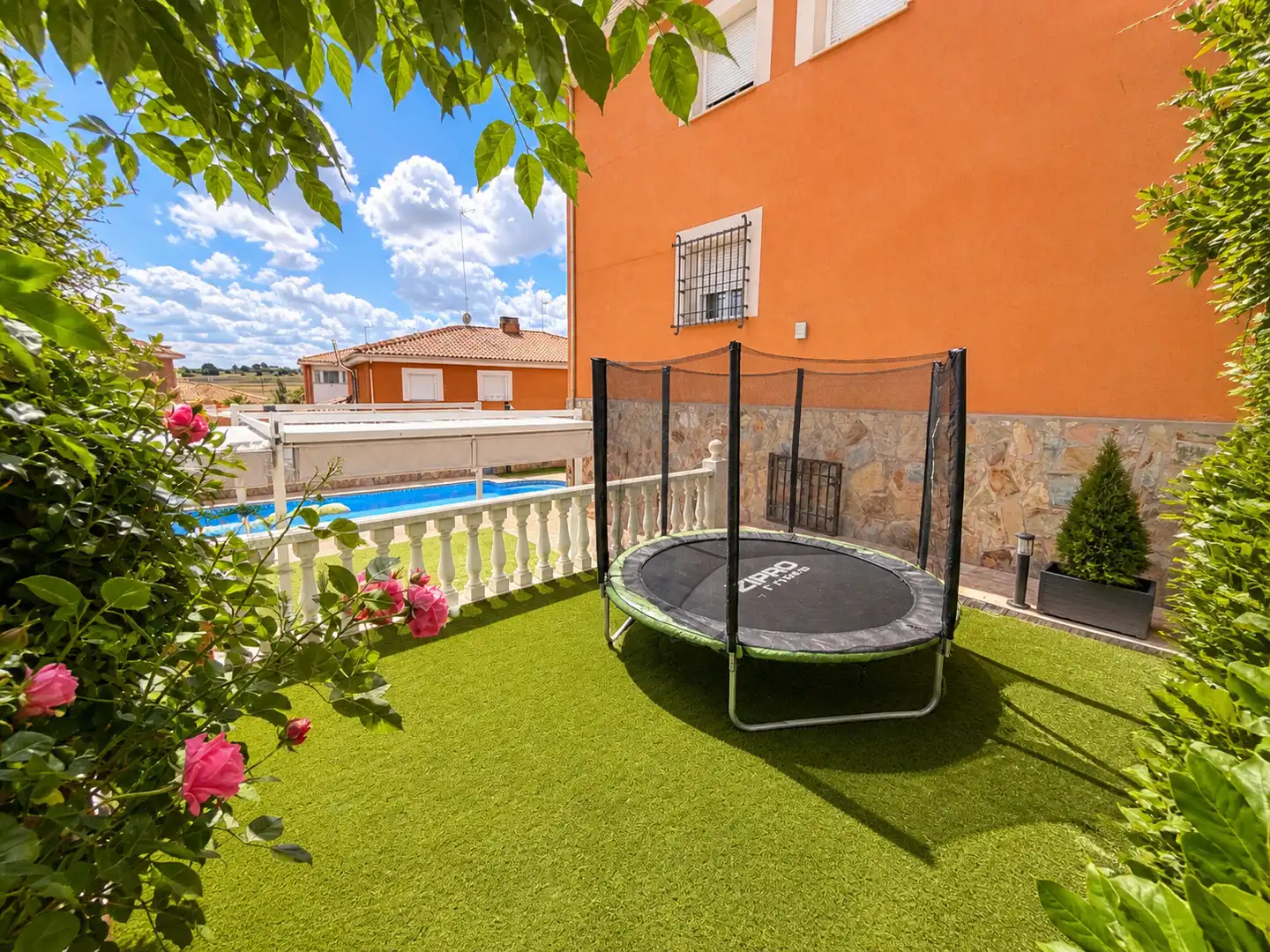 Piscina de Casa o chalet en venta en Serranillos del Valle con Aire acondicionado, Calefacción y Jardín privado