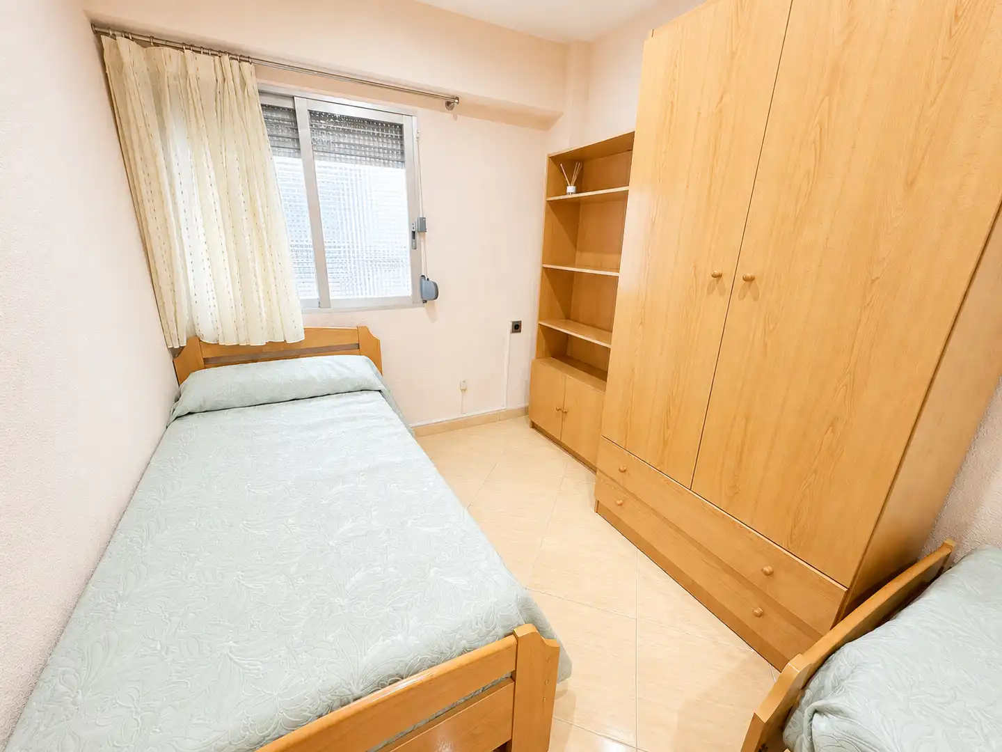 Bedroom of Flat for sale in Valencia  with Air Conditioner, Furnished and Oven