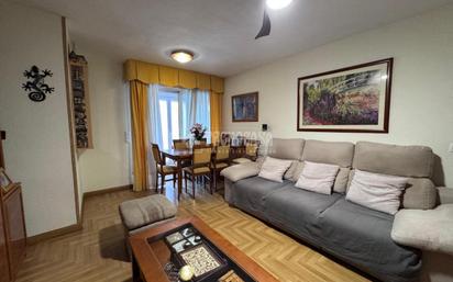Living room of Flat for sale in  Madrid Capital  with Air Conditioner, Heating and Terrace
