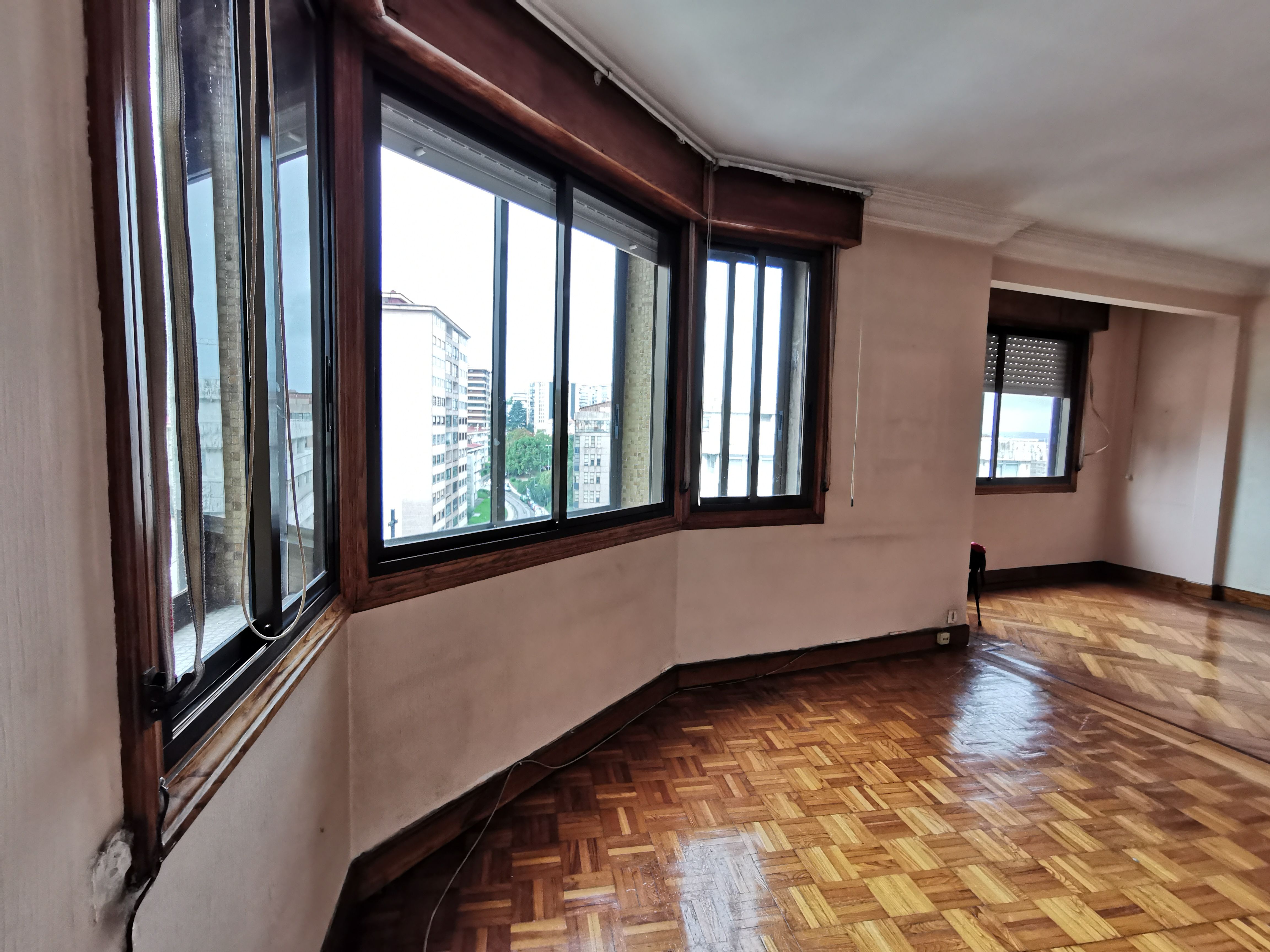 Dormitori de Pis en venda en Vigo  amb Calefacció, Parquet i Traster