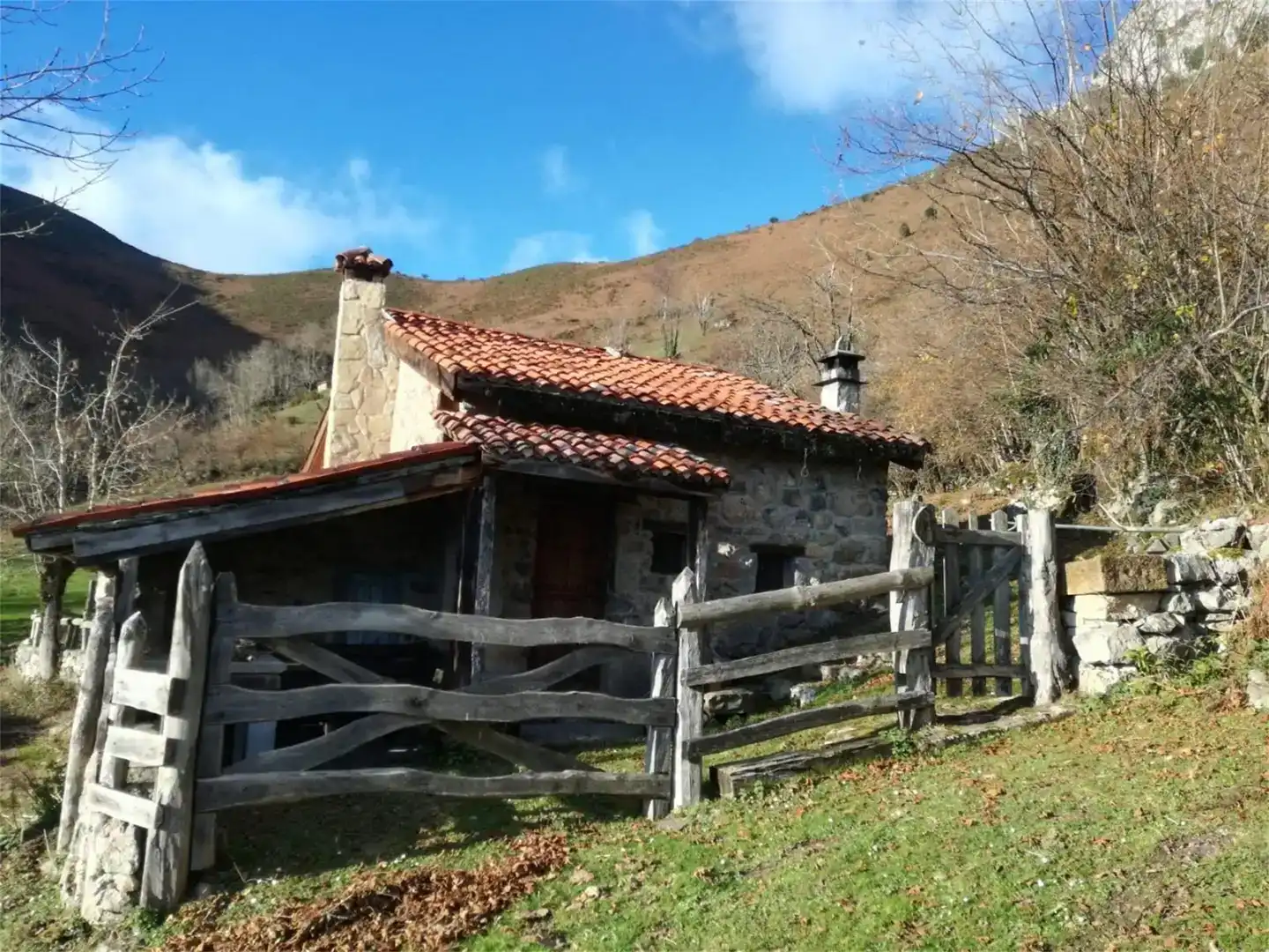 Vista exterior de Casa o xalet en venda en Sobrescobio