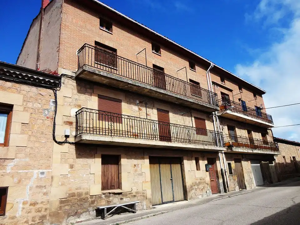Vista exterior de Casa adosada en venta en Quintanar de la Sierra con Terraza