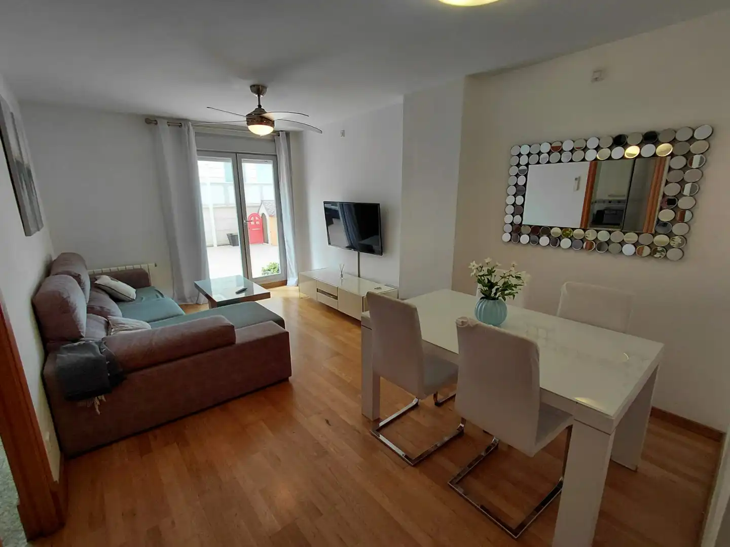 Wohnzimmer von Erdgeschoss zur Miete in  Palma de Mallorca mit Klimaanlage, Heizung und Privatgarten