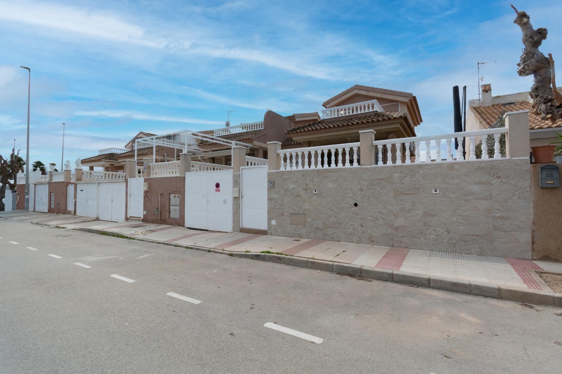 Exterior view of House or chalet for sale in Los Alcázares  with Air Conditioner, Private garden and Terrace