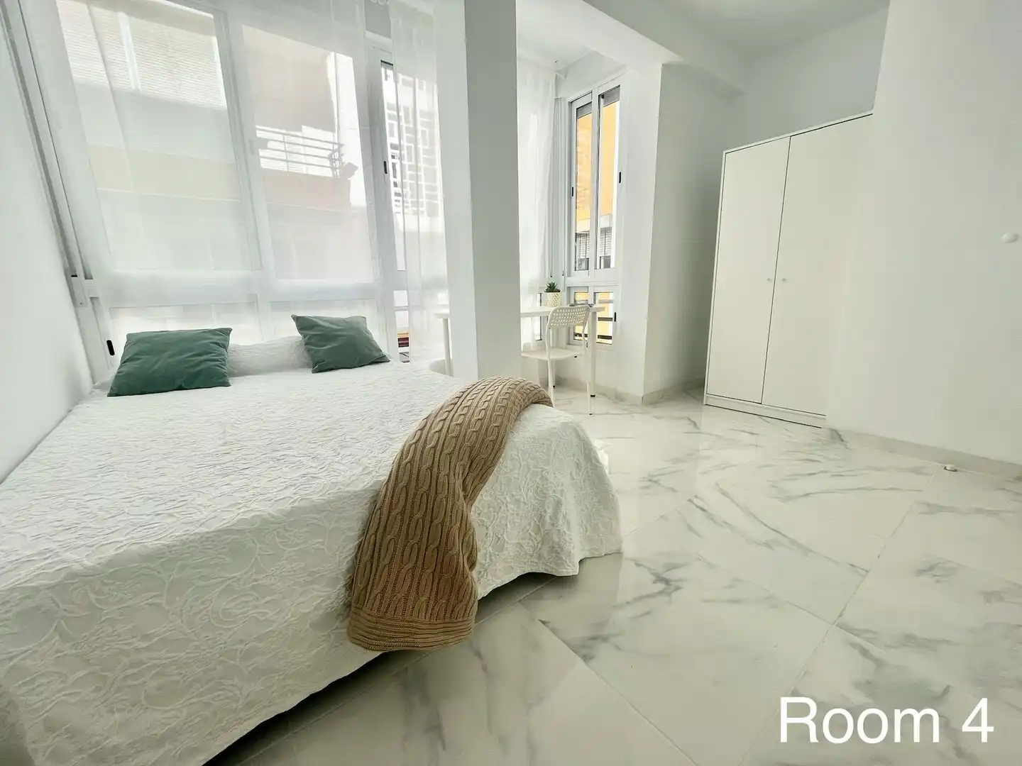 Bedroom of Flat for share in Sevilla  with Furnished, Washing machine and TV