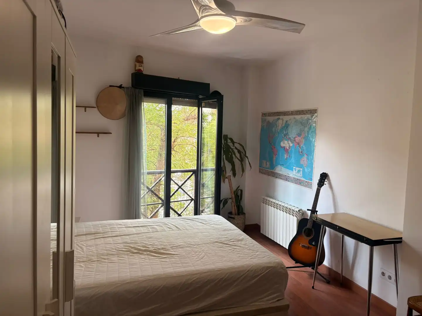 Schlafzimmer von Wohnung zur Miete in Madrid mit Heizung und Balkon