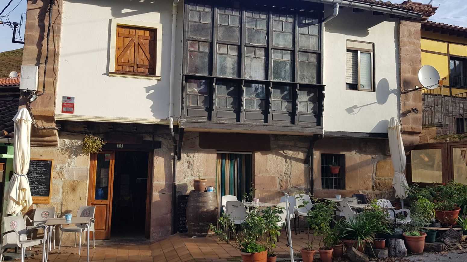 Vista exterior de Local en venda en Pesquera