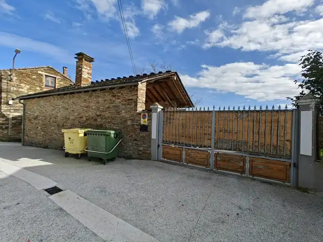 Vista exterior de Casa o xalet en venda en Trabada amb Calefacció, Jardí privat i Terrassa