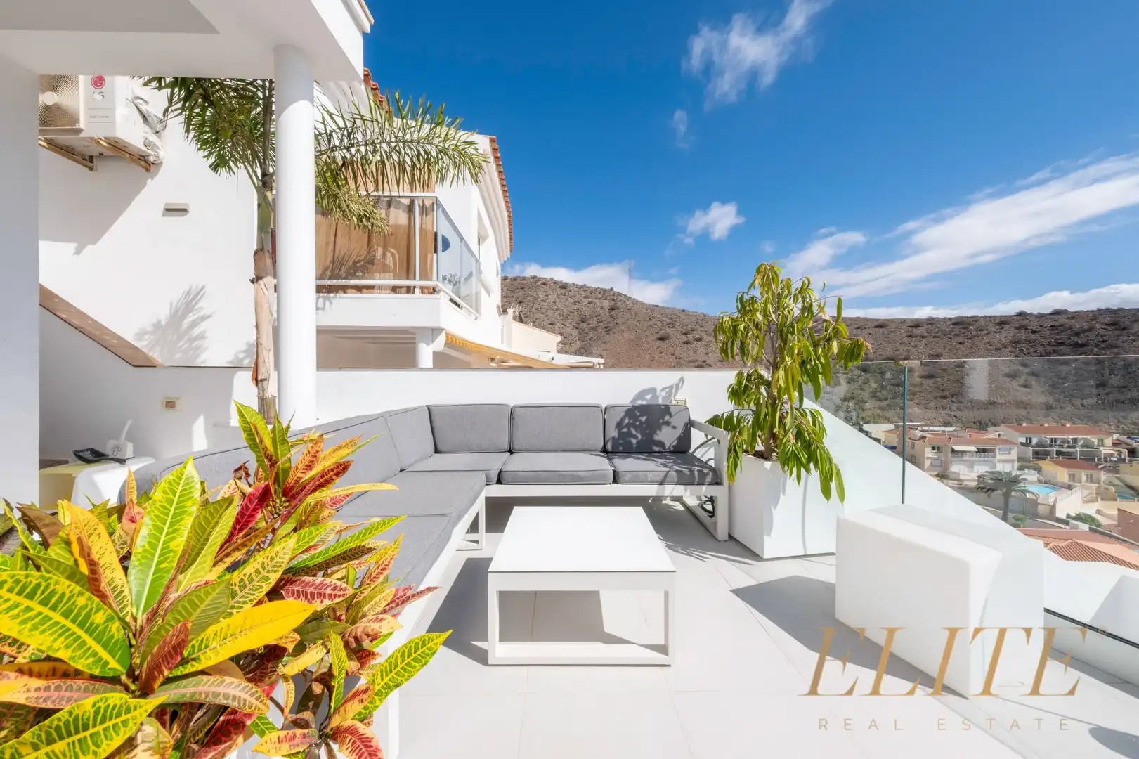 Terrasse von Einfamilien-Reihenhaus zum Verkauf in Mogán mit Klimaanlage, Heizung und Terrasse