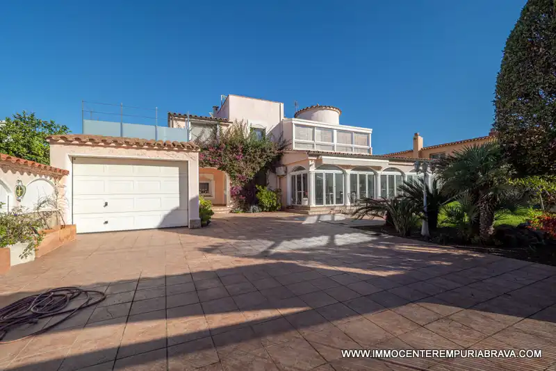 Vista exterior de Casa o chalet en venta en Empuriabrava con Aire acondicionado, Calefacción y Jardín privado