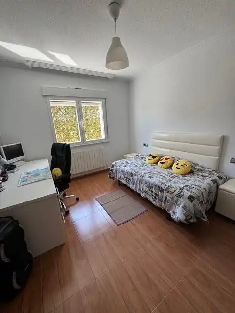 Dormitori de Casa o xalet en venda en Calvarrasa de Arriba amb Calefacció, Jardí privat i Terrassa