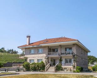 Vista exterior de Casa o xalet en venda en Santiago de Compostela  amb Terrassa, Piscina i Balcó