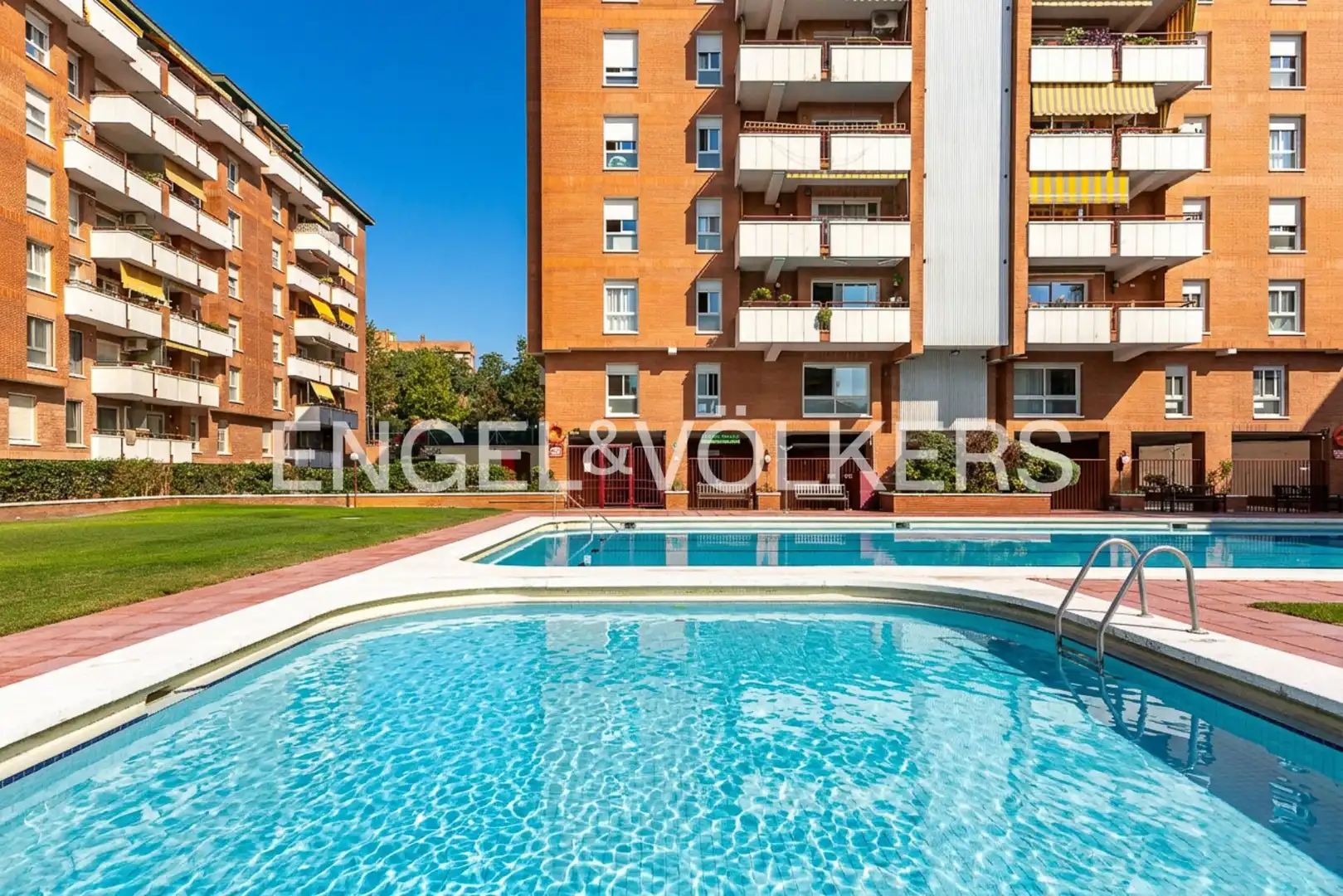 Piscina de Pis en venda en Can Farrerons