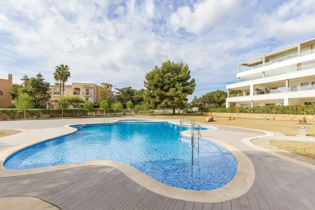 Piscina de Apartament en venda en Calvià amb Aire condicionat, Calefacció i Jardí privat