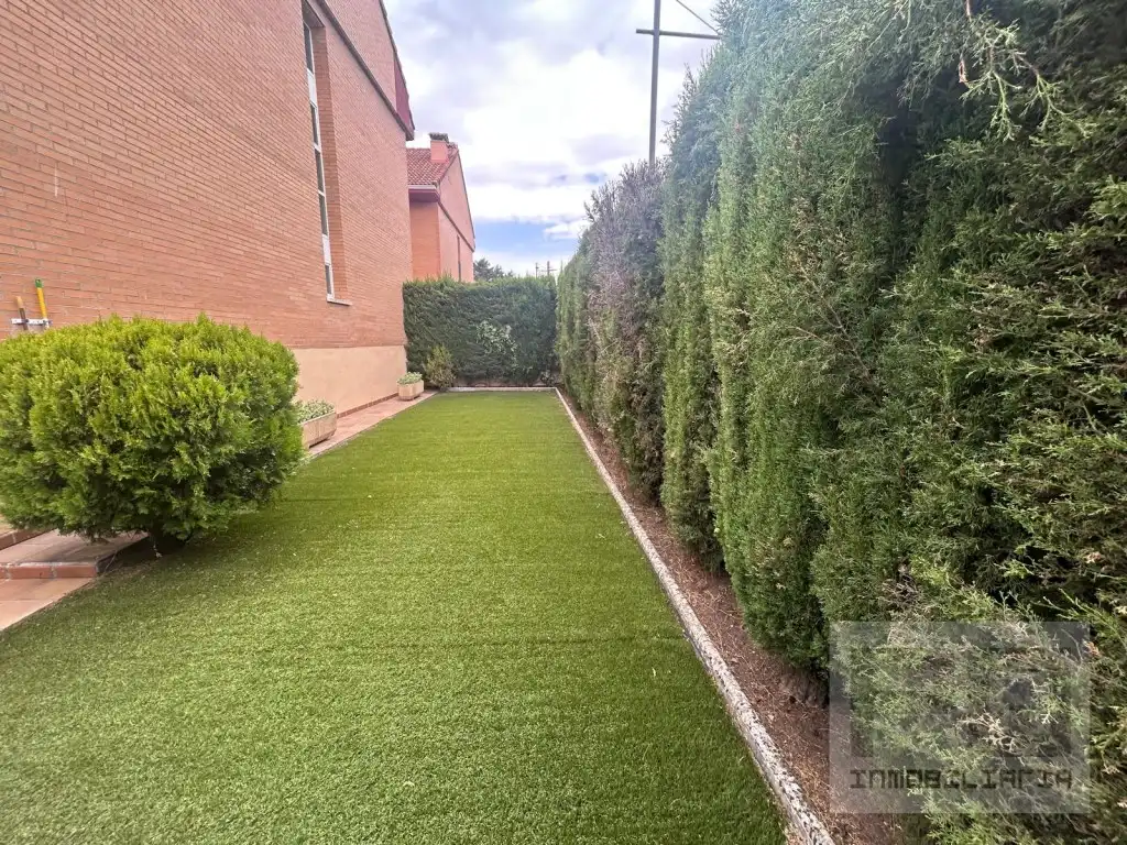 Garden of Houses for rent in Las Navas del Marqués 