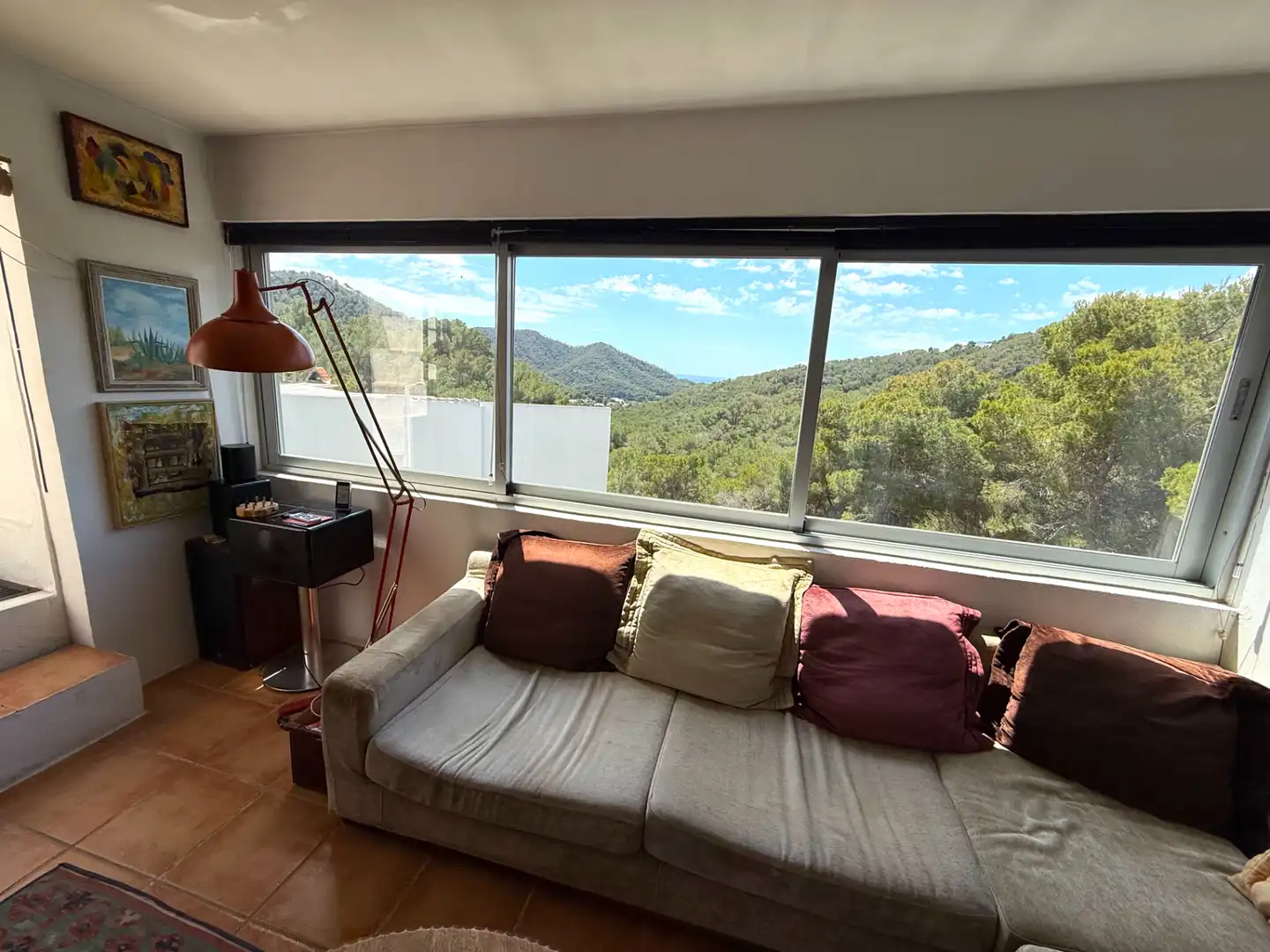 Wohnzimmer von Dachboden zum Verkauf in Santa Eulària des Riu mit Klimaanlage, Heizung und Terrasse