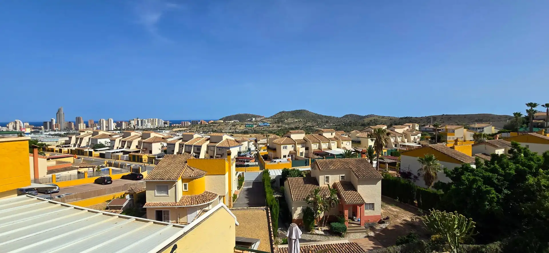Vista exterior de Planta baixa en venda en Finestrat amb Aire condicionat, Terrassa i Piscina