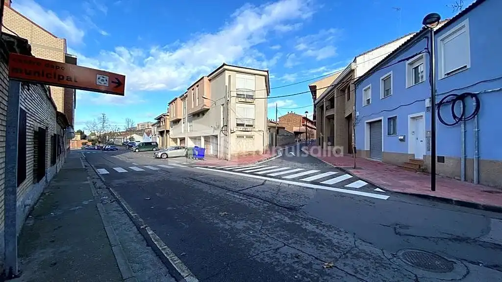 Casa adosada en venda a Depósito, La Puebla de Alfindén