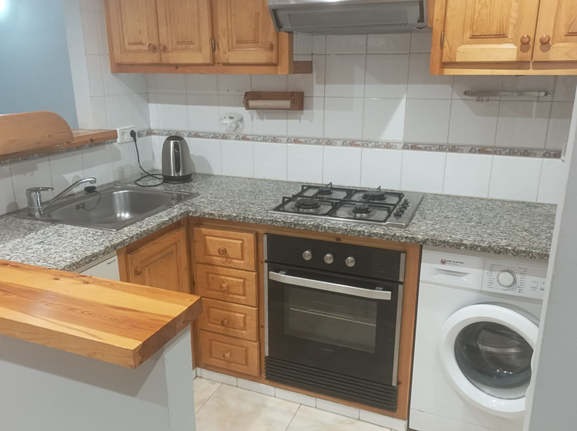 Cocina de Piso en venta en Girona Capital con Amueblado, Horno y Lavadora