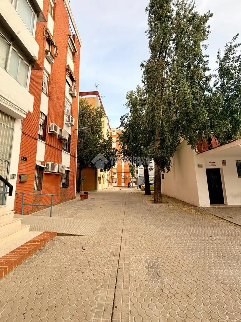 Vista exterior de Piso en venta en Sevilla con Aire acondicionado, Calefacción y Terraza