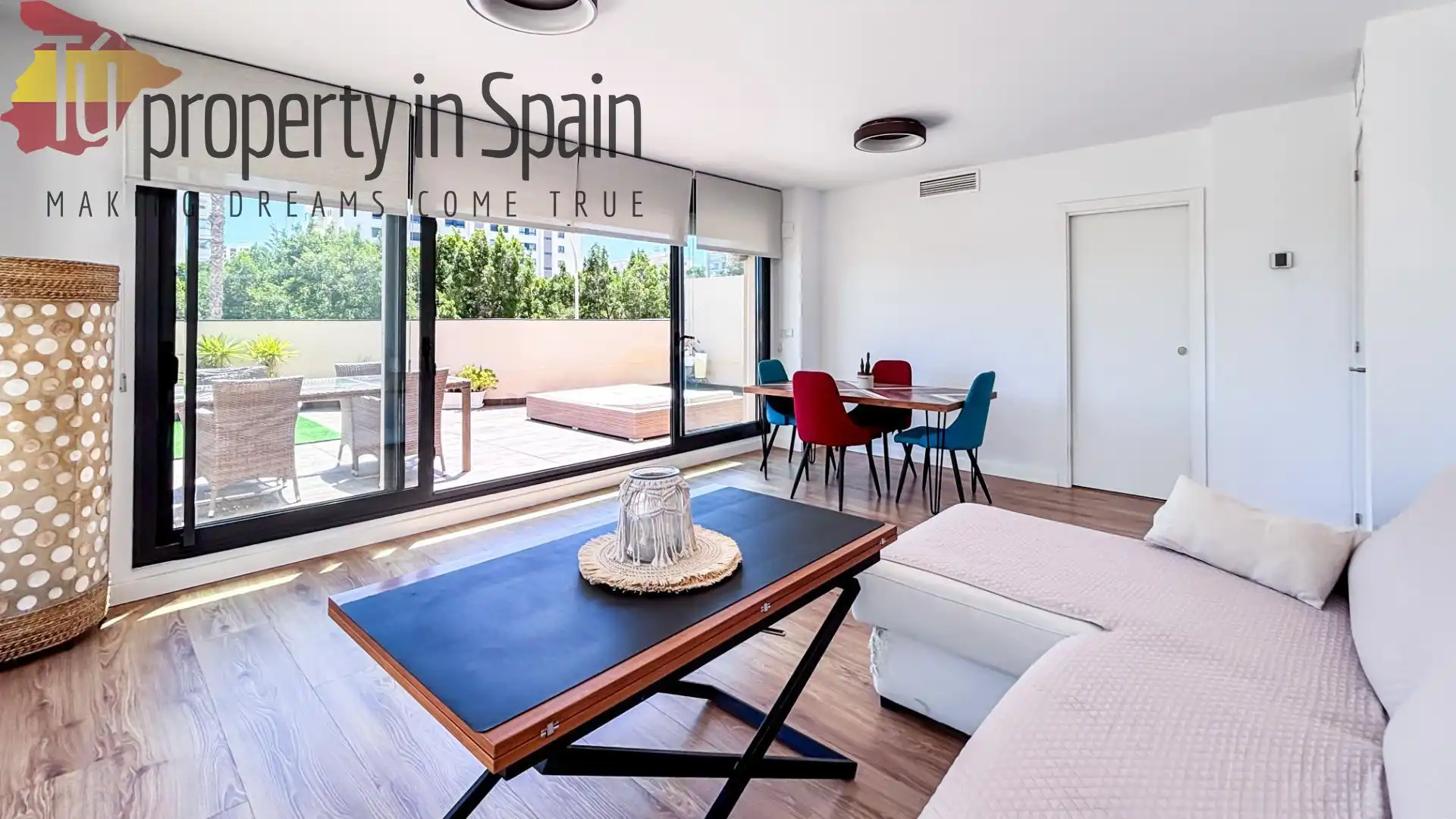 Sala de estar de Piso para compartir en Alicante / Alacant con Terraza, Amueblado y Piscina comunitaria