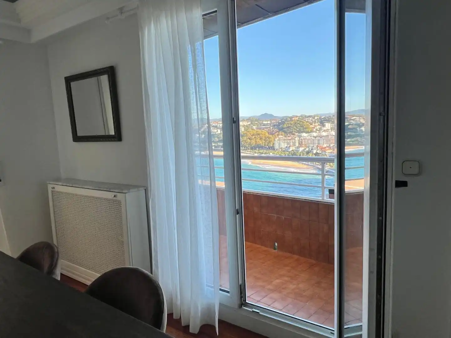Schlafzimmer von Wohnung zur Miete in Donostia - San Sebastián  mit Heizung, Parkett und Terrasse