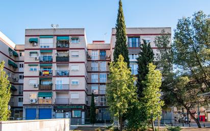 Vista exterior de Pis en venda en  Granada Capital amb Calefacció, Parquet i Terrassa