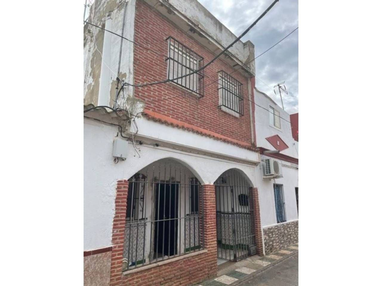Vista exterior de Casa adosada en venda en Cantillana