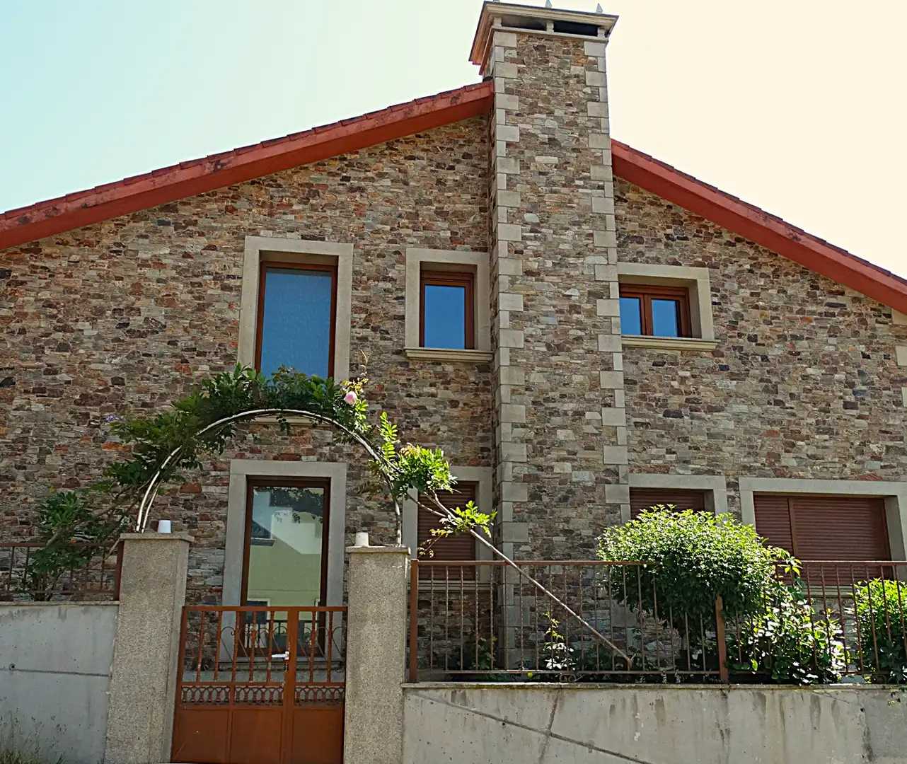 Vista exterior de Casa o xalet en venda en Miño amb Calefacció, Parquet i Terrassa
