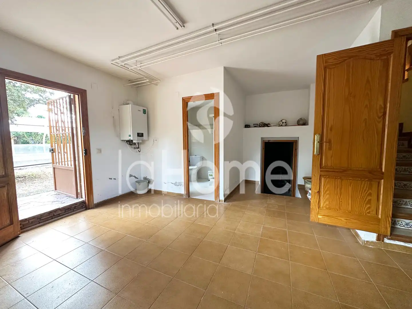 Haus oder Chalet zum Verkauf in Paterna mit Klimaanlage, Heizung und Privatgarten