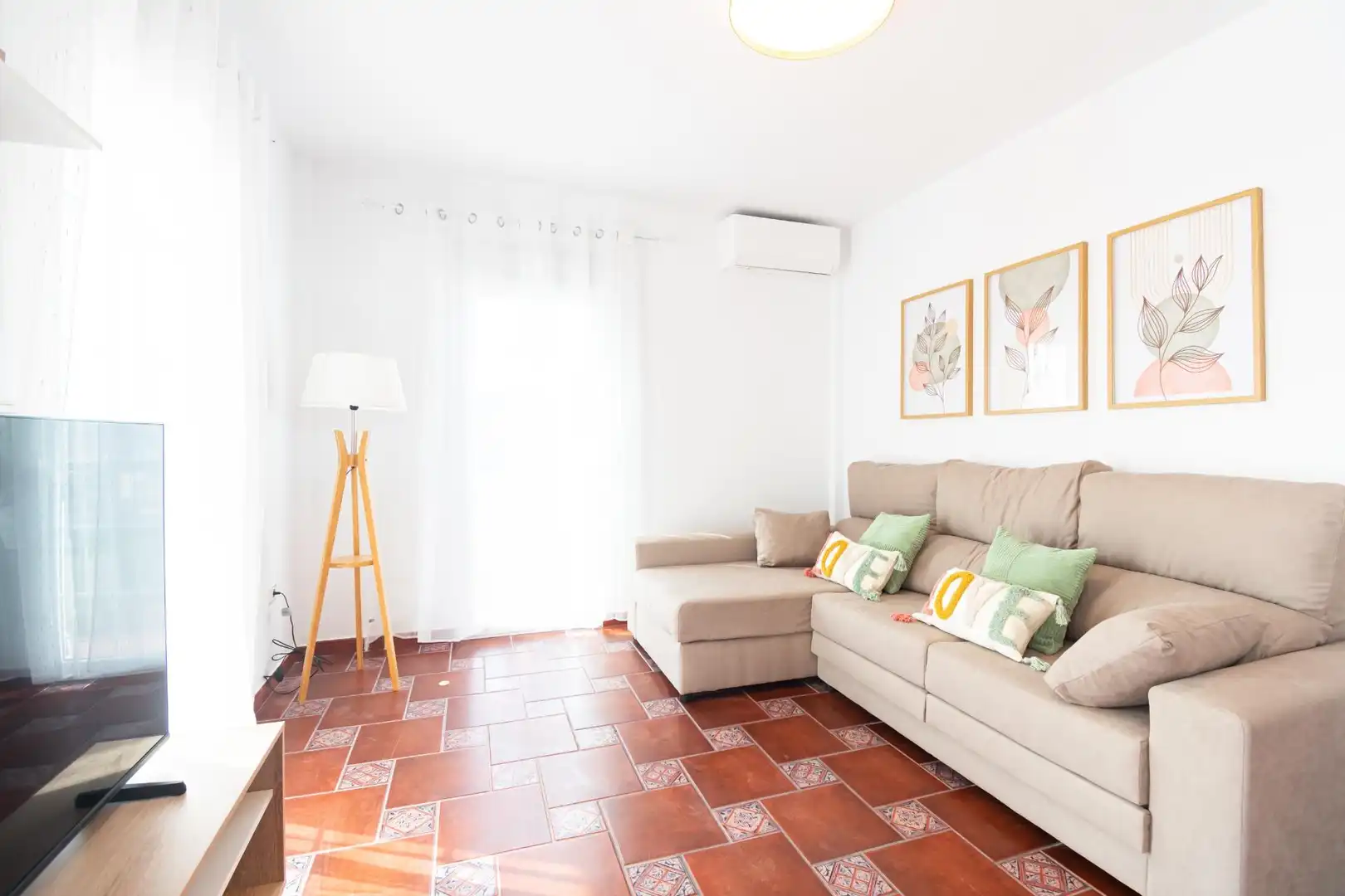 Sala d'estar de Casa o xalet en venda en Águilas amb Aire condicionat, Jardí privat i Terrassa