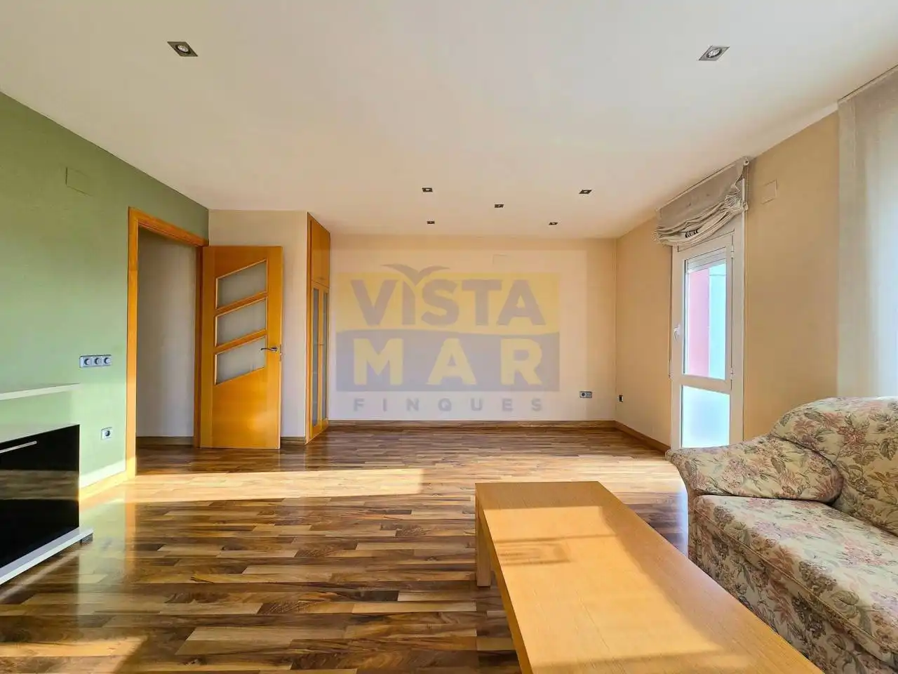 Living room of Attic for rent in Cubelles  with Air Conditioner, Heating and Parquet flooring