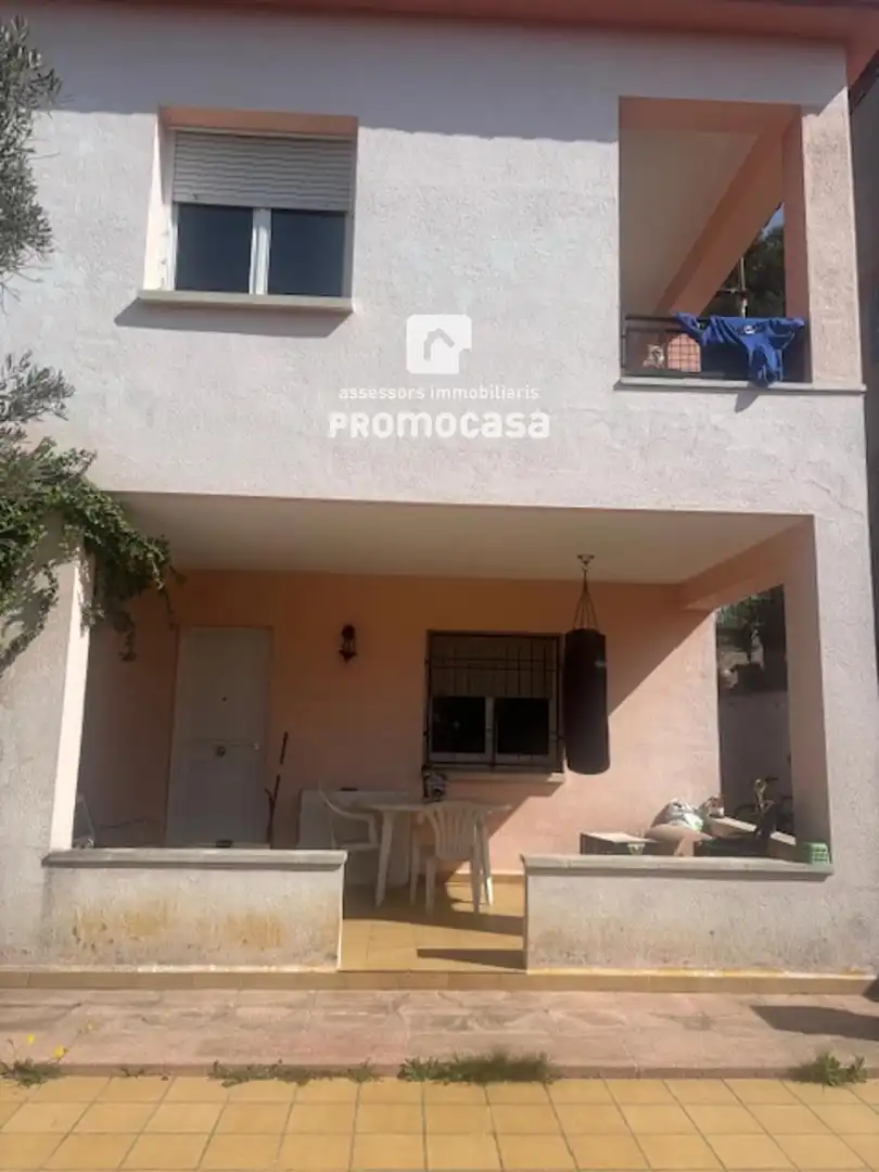 Vista exterior de Casa o chalet en venta en Barberà del Vallès con Calefacción, Terraza y Balcón