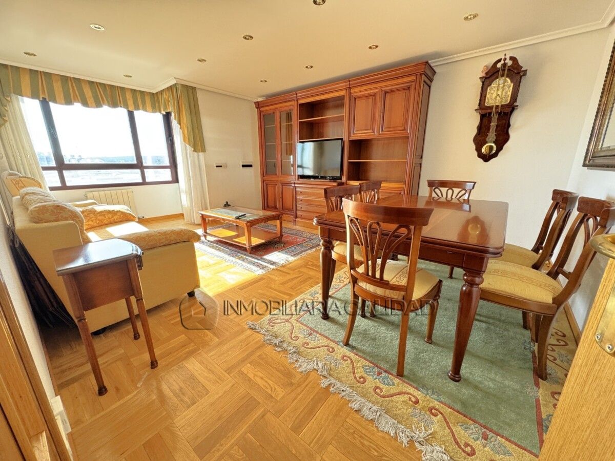 Sala d'estar de Pis de lloguer en Burgos Capital amb Calefacció, Terrassa i Traster